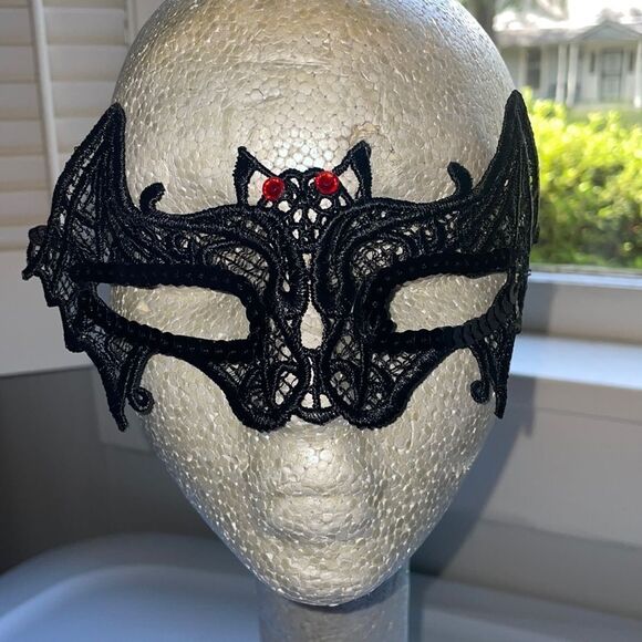 Bat shaped Black lace Halloween mask with black sequins around eyes - Picture 1 of 4
